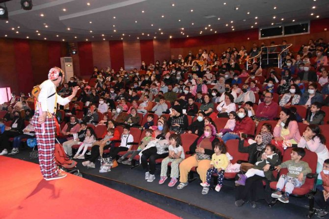 Nazilli’de 2 Bin 500 Çocuk Tiyatro İle Buluştu