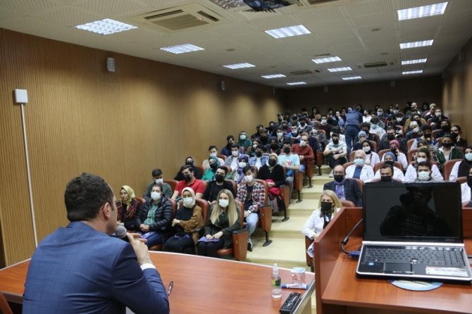 Başkan Ekim Üniversiteli Gençlerle Buluştu