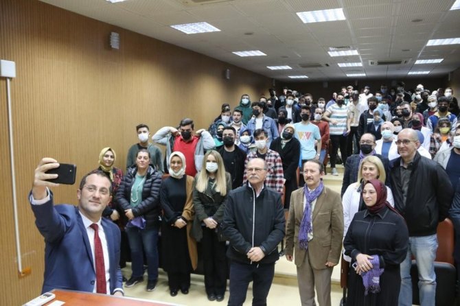 Başkan Ekim Üniversiteli Gençlerle Buluştu