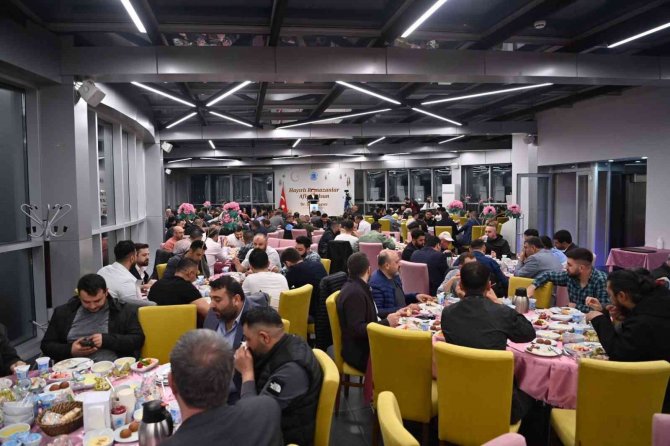 Başkan Yazıcı, Minibüsçü Esnafı İle İftar Yaptı