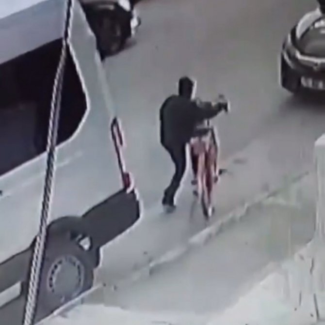 Batman’da Bisiklet Çalan Hırsız Kameraya Yakalandı