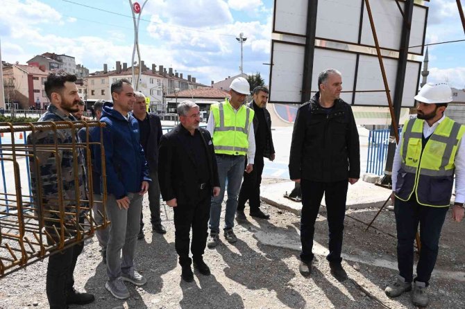 Başkan Bedesten Ve Yeraltı Otopark İnşaatını İnceledi