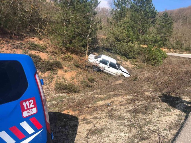 Bilecik’te Seyir Halinde Kontrolden Çıkan Araç Şarampole Uçtu