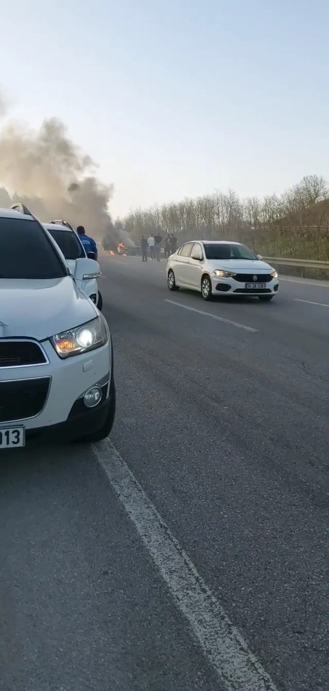 Bursa’da Seyir Halindeki Otomobil Alev Alev Yandı