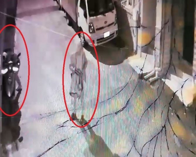 Balkondan Hırsızın Kafasına Tabak Yağdırdı, Hırsız Böyle Kaçtı