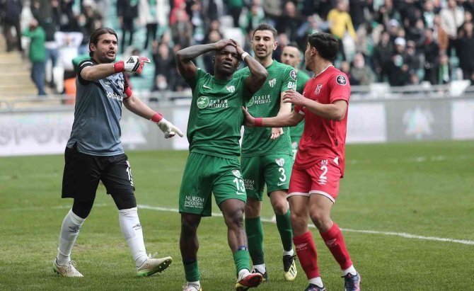 Bursaspor’da Thievy Bifouma Süresiz Kadro Dışı Bırakıldı