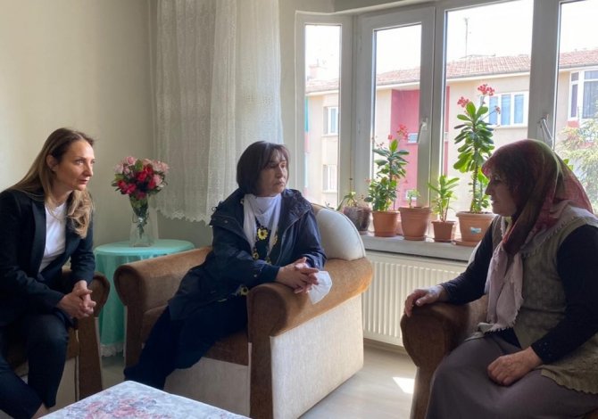 Chp Lideri Kemal Kılıçdaroğlu’nun Eşi Selvi Kılıçdaroğlu, Evlatlarını Kadın Cinayetlerinde Yitiren Ailelerle Buluştu