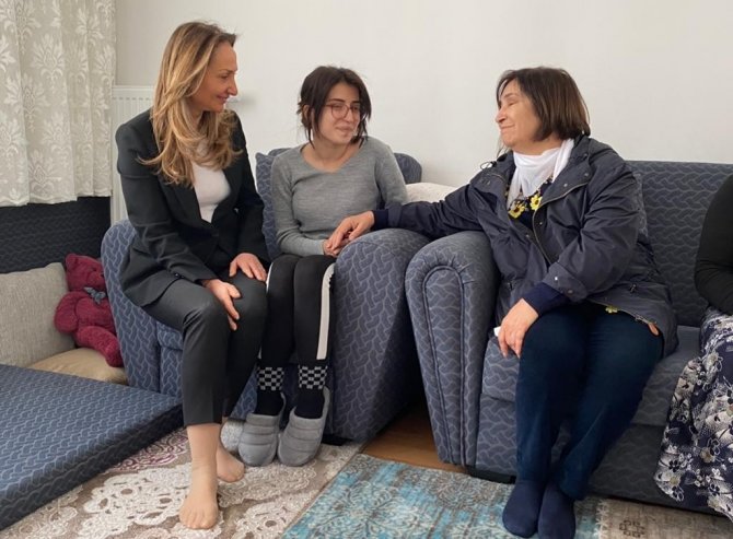 Chp Lideri Kemal Kılıçdaroğlu’nun Eşi Selvi Kılıçdaroğlu, Evlatlarını Kadın Cinayetlerinde Yitiren Ailelerle Buluştu