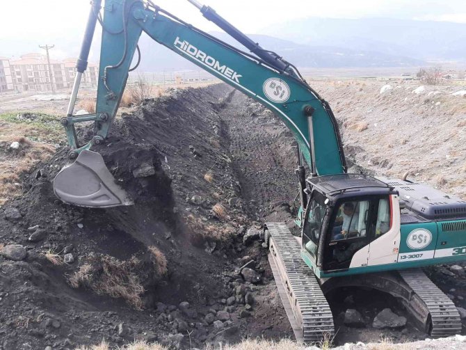 Kargı’da Toki̇ Konutlarını Etkileyen Dere Islah Ediliyor