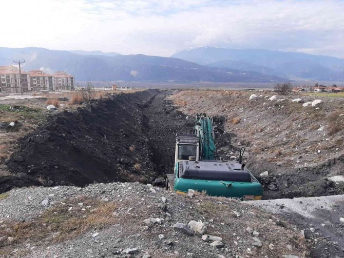 Kargı’da Toki̇ Konutlarını Etkileyen Dere Islah Ediliyor