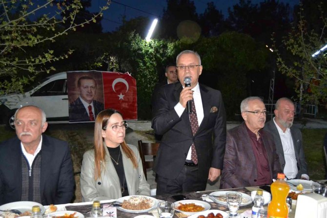Salihli’de Ak Parti İftarında Müjdeler Verildi