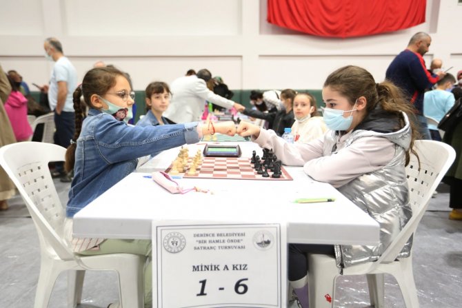 Derince’de Satranç Turnuvası Başladı