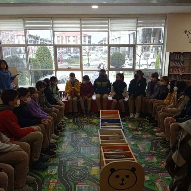 Öğrenciler Kitap Yıkama Makinesine Hayran Kaldı