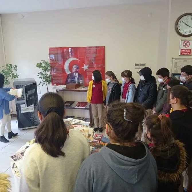 Öğrenciler Kitap Yıkama Makinesine Hayran Kaldı