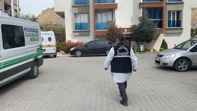 Kendisinden Haber Alınamayan Öğretmen Evinde Ölü Bulundu