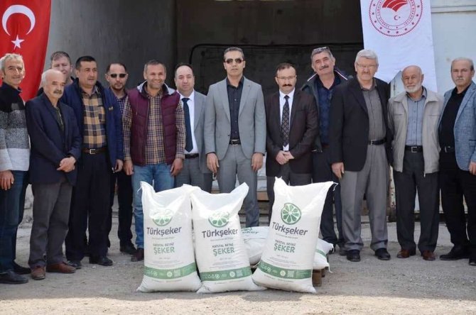 Emet’te Arıcılara 6 Bin 50 Kilogram Şeker Dağıtıldı