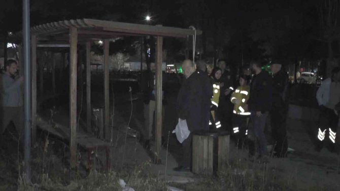 Voleybol Oynarken İple Boynundan Asılı Halde Erkek Cesedi Buldular