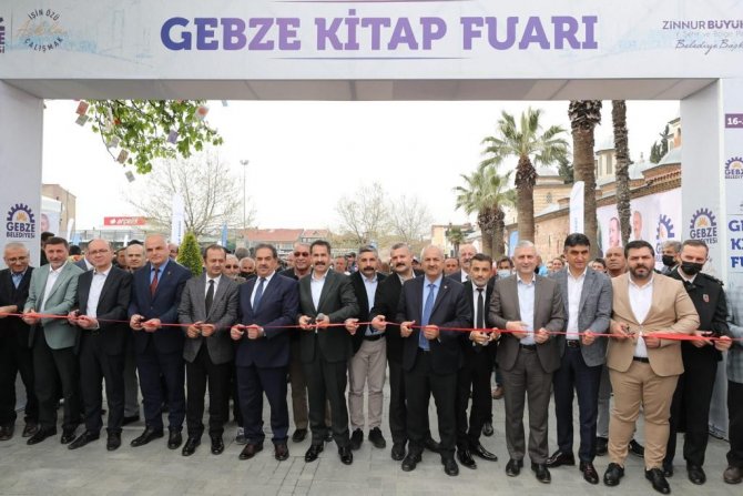 Bu Fuarda Yüzbinlerce Kitap Vatandaşlarla Buluşuyor