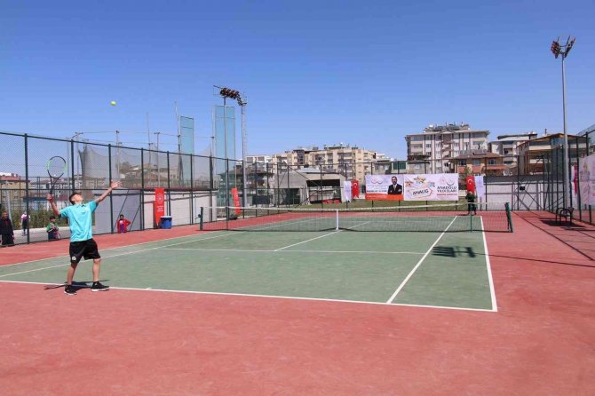 Van’da Analig Tenis Grubu Müsabakaları Başladı