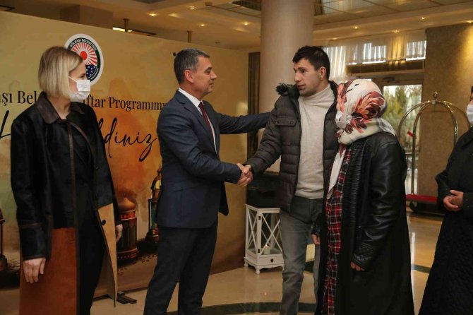 Başkan Şimşek, Şehit Yakınları Ve Gazilerle İftarda Buluştu