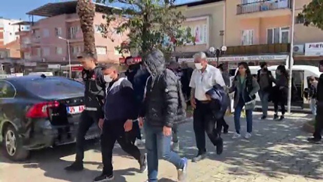 İ̇zmir’de Uyuşturucu Operasyonunda 5 Tutuklama