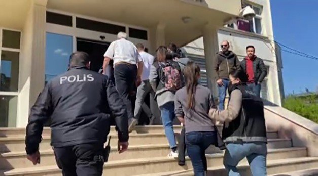 İ̇zmir’de Uyuşturucu Operasyonunda 5 Tutuklama