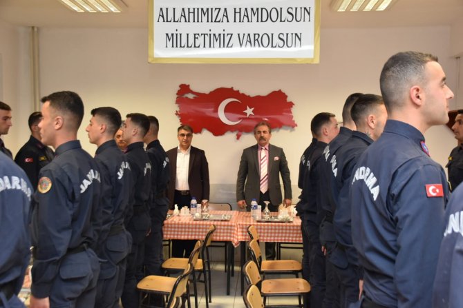 Vali Fuat Gürel, Jandarma Personeli İle Sahur Yaptı