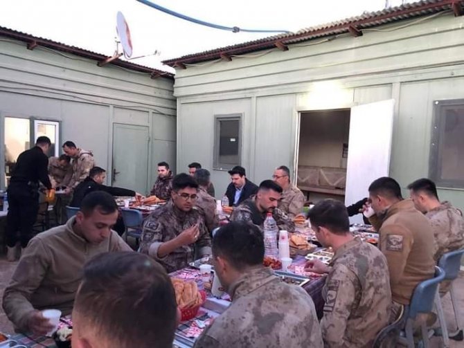 Kaymakam Kurt Askerlerle İftarda Buluştu