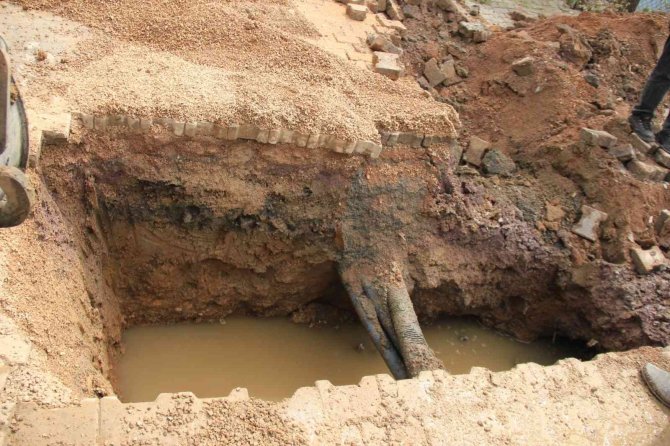 Alt Yapı Çalışmaları Sırasında Doğalgaz Borusu Delindi