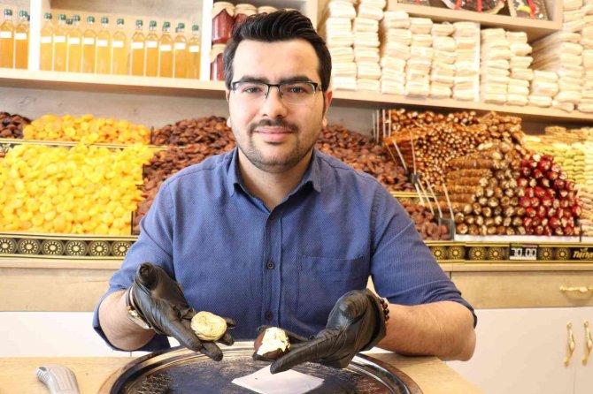 Kilosu 10 Bin Tl Olan Altın Kaplamalı Kayısı Üretti