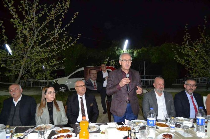 Salihli’de Ak Parti İftarında Müjdeler Verildi