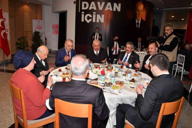 Mhp Lideri Bahçeli, Şehit Aileleriyle İftar Yemeğinde Bir Araya Geldi