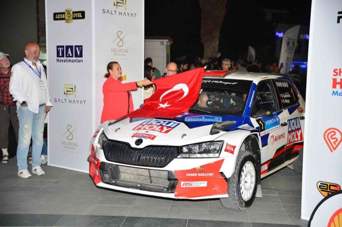 Ralli Araçları Bodrum Sokaklarını Piste Çevirdi