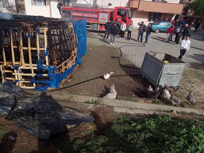 Ahşap Garajda Çıkan Yangında 1 Otomobil Hasar Gördü
