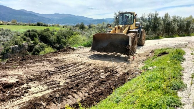 Osmaniye’de Heyelan Nedeniyle Kapanan Köy Yolu Ulaşıma Açıldı