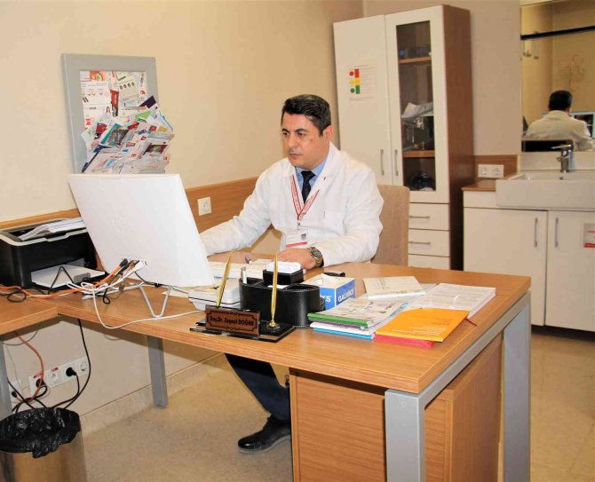 Gastroenteroloji Uzmanı Doç. Dr. Doğan: "Ramazan Ayında Mide Şikayetleri Artmaktadır"