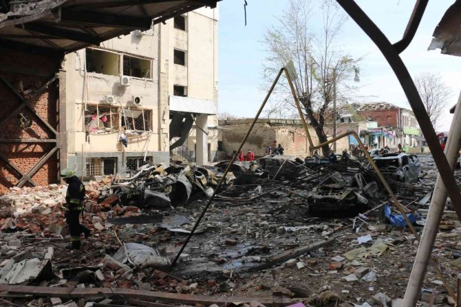Rusya Harkov’u Vurdu: 1 Ölü, 18 Yaralı