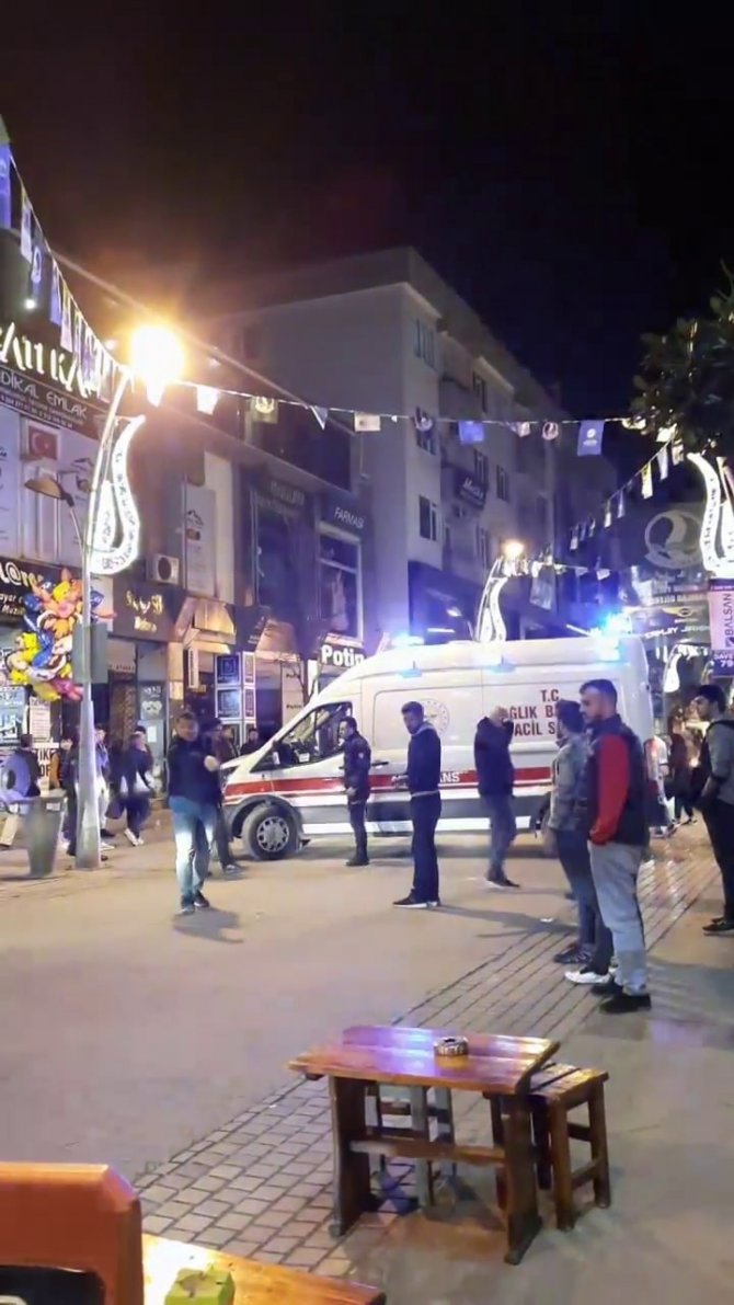 Şehrin Göbeğinde Bıçaklı Kavga 1 Yaralı