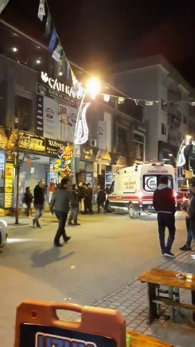 Şehrin Göbeğinde Bıçaklı Kavga 1 Yaralı