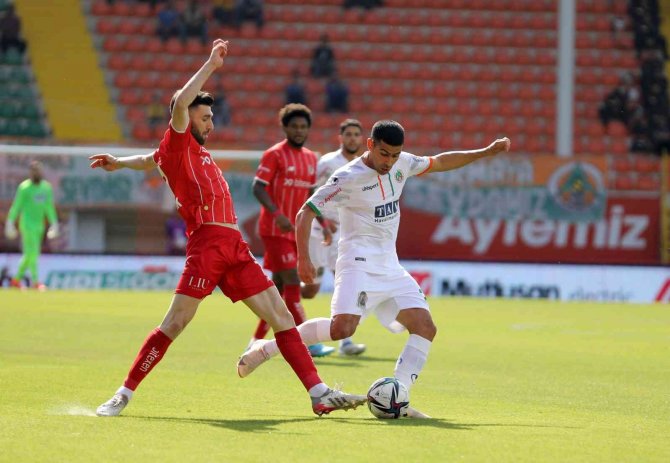 Spor Toto Süper Lig: Alanyaspor: 0 - Antalyaspor: 2 (İ̇lk Yarı)