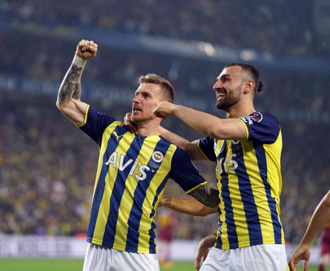 Spor Toto Süper Lig: Fenerbahçe: 1 - Göztepe: 0 (Maç Devam Ediyor)