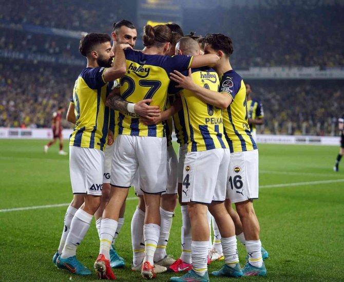 Spor Toto Süper Lig: Fenerbahçe: 1 - Göztepe: 0 (Maç Devam Ediyor)