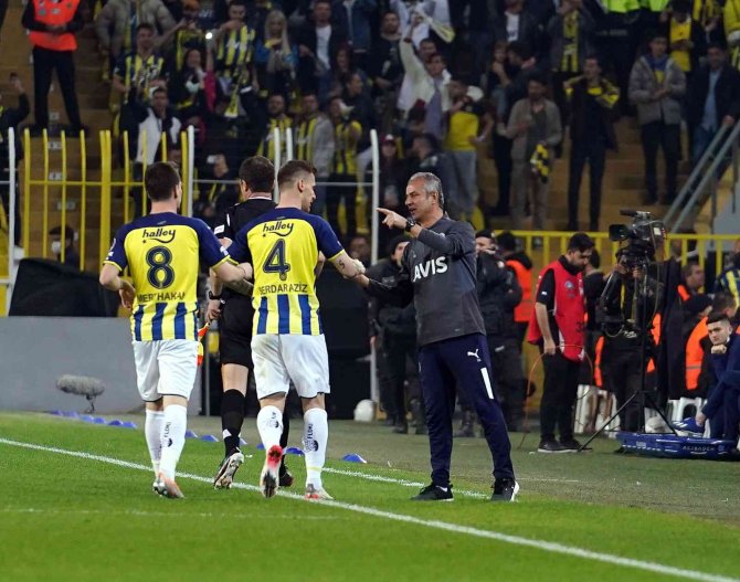 Spor Toto Süper Lig: Fenerbahçe: 1 - Göztepe: 0 (İ̇lk Yarı)