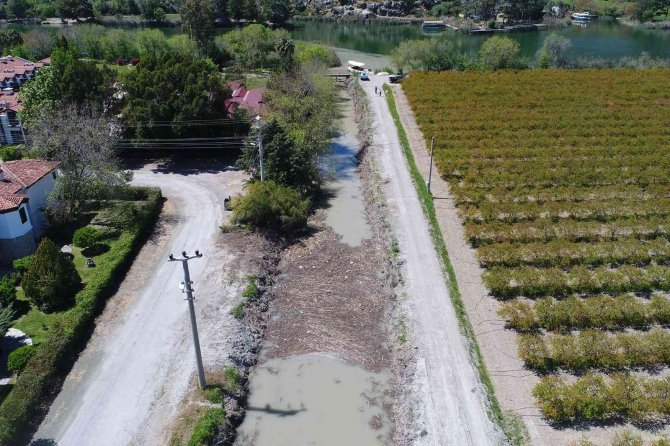 Zirai Kanal Temizliğinde Atıklar Dalyan Kanallarına Aktı