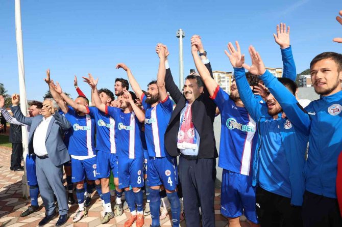 Tokat Belediye Plevne Spor Takımı Bal Ligine Yükseldi