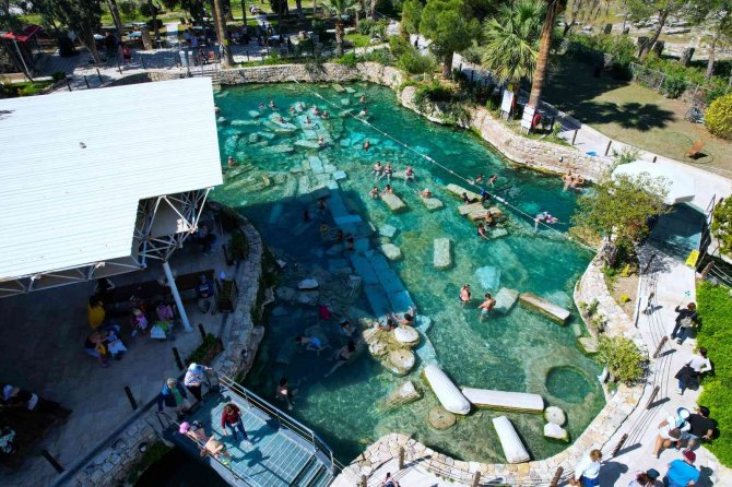 Beyaz Cennet Pamukkale’ye Bahar Geldi