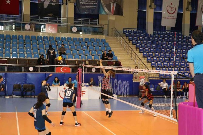 Aydın’da ’Midi Kızlar Voleybol Grup Müsabakaları’ Başladı