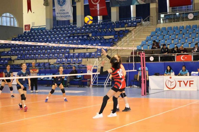 Aydın’da ’Midi Kızlar Voleybol Grup Müsabakaları’ Başladı