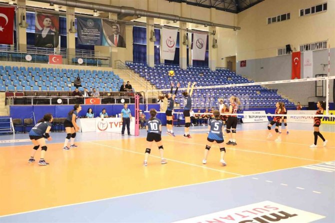 Aydın’da ’Midi Kızlar Voleybol Grup Müsabakaları’ Başladı