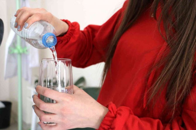 Uzmanı Uyardı, İftarla Sahur Arası 12 Bardak Su Tüketmeliyiz